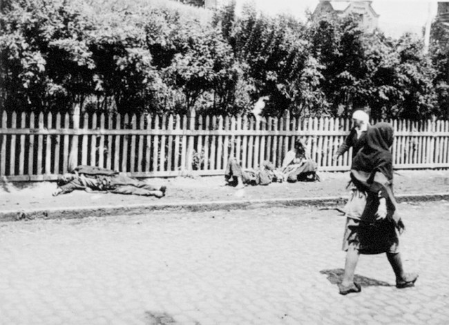 Vítimas da fome nas ruas de Kharkiv, 1933